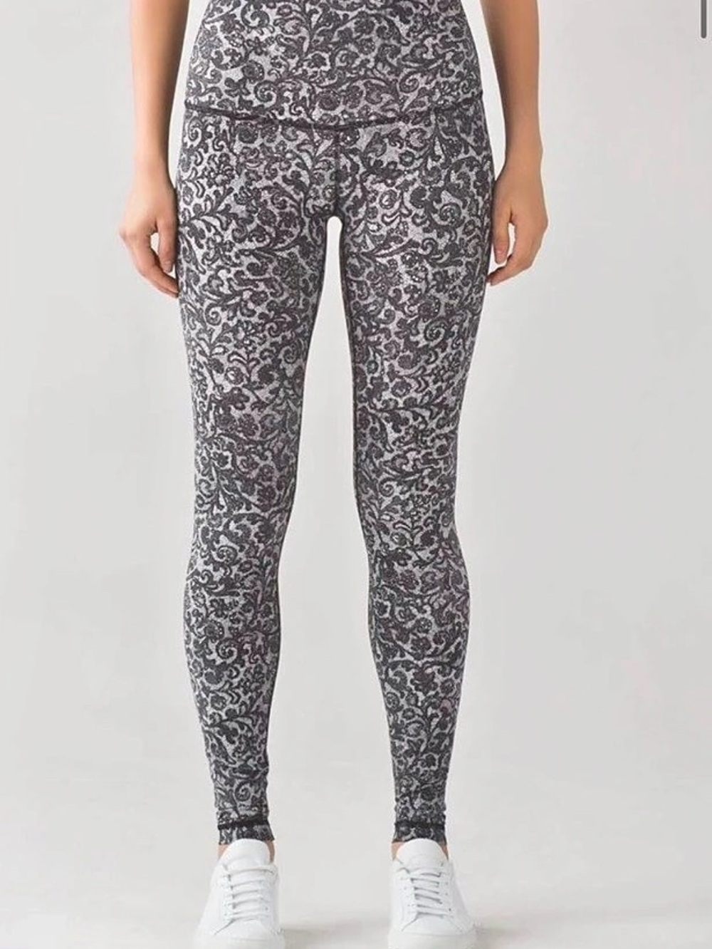 Lululemon full on-luon *Lace Floral Print Leggings in Black size 2